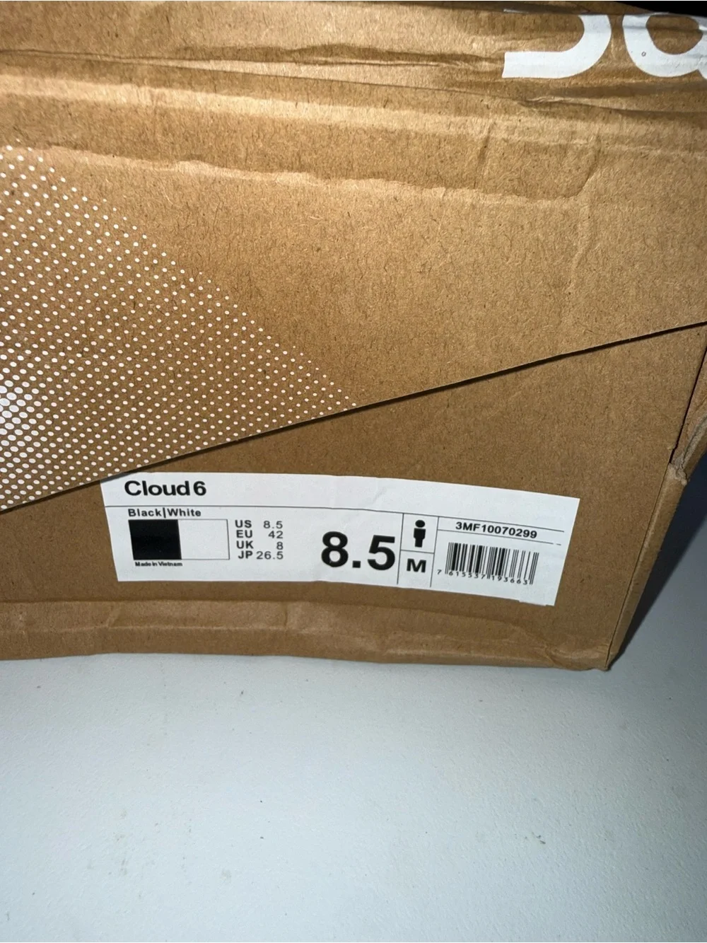 On Cloud 6 Running Men's Black White Athletic Running Shoes 8.5M NIB 10070299